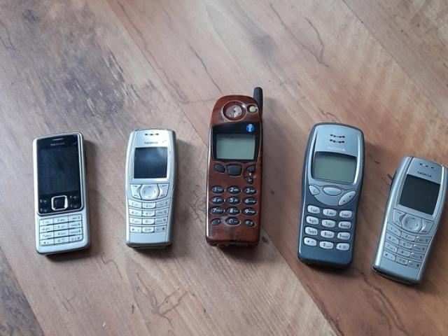 Nokia Handys 5 Stück gebraucht ohne Ladegeräte - 1